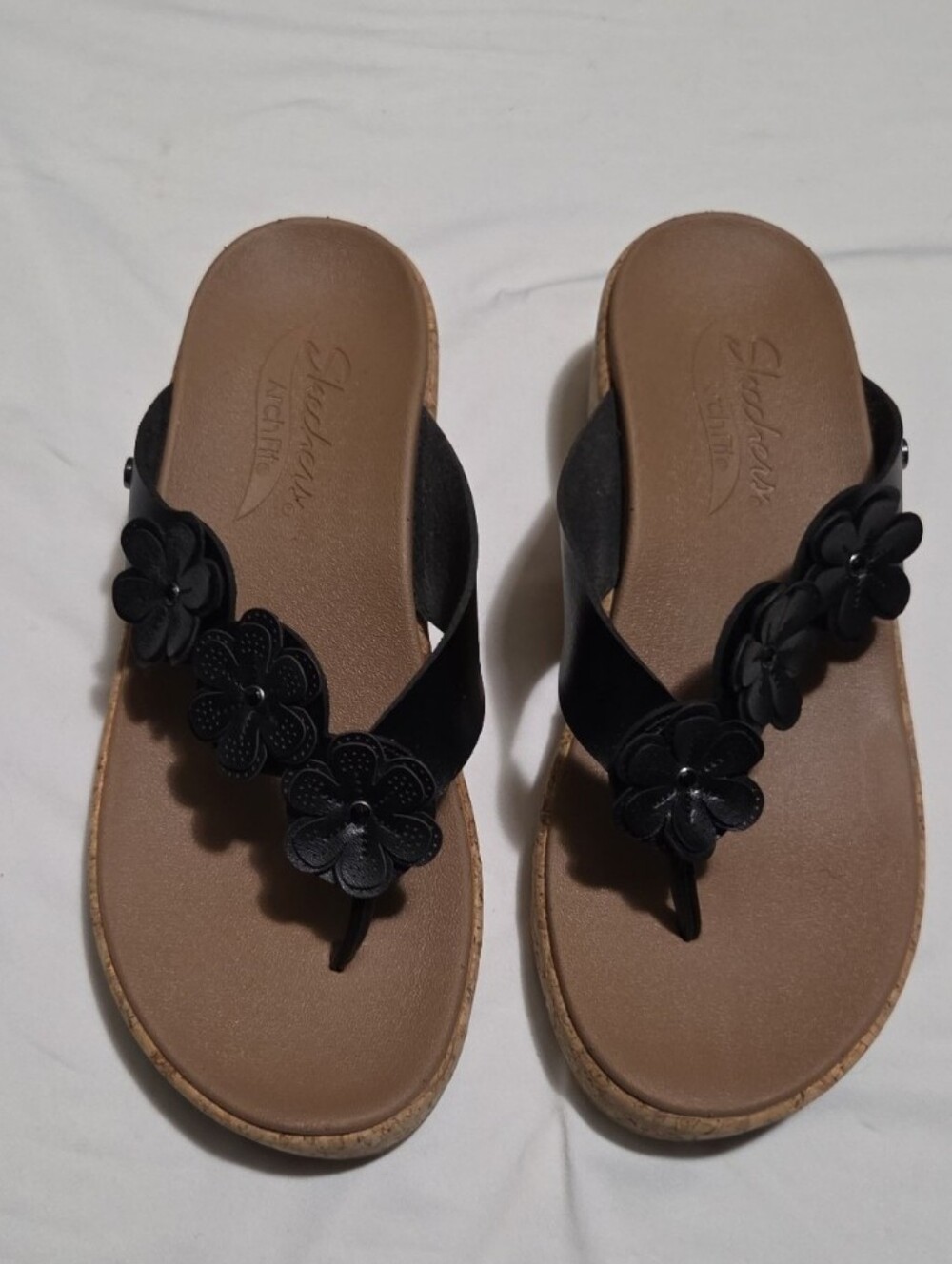 Sketchers Women's size 7 black floral cork sandals #26